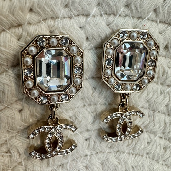 Chanel Octagon Crystals x Pearls CC Drop Earrings - Picture 4 of 11